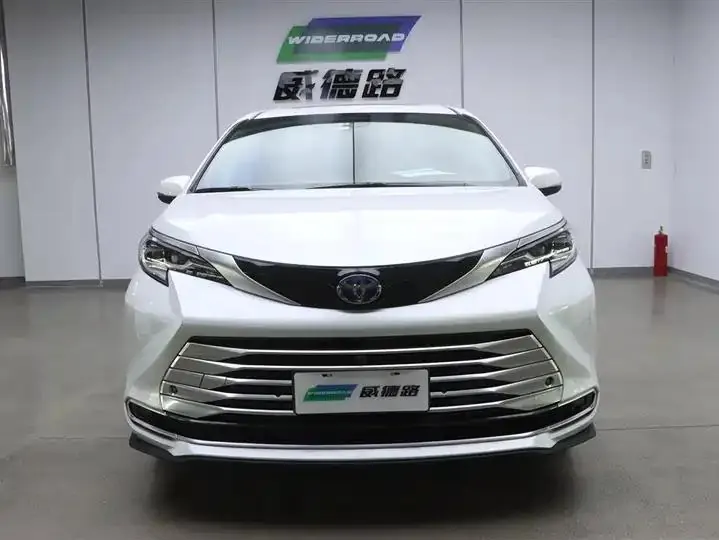 Sana SIENNA 2021 2.5L Hybrid Platinum Edition 2
