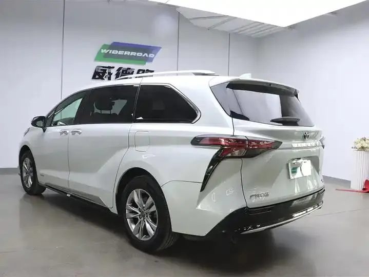 Sana SIENNA 2021 2.5L Hybrid Platinum Edition 4
