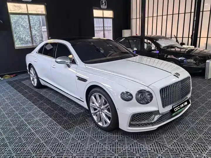 Flying plug-in hybrid 2022 2.9T V6 Hybrid - View 1
