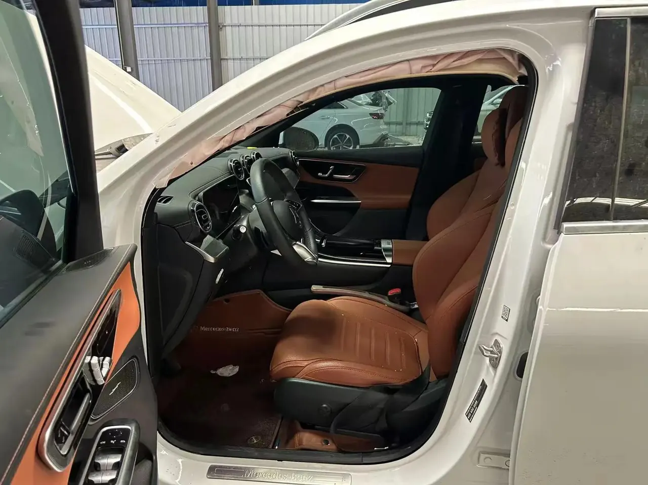 Mercedes Benz 2024 GLC 260 L 4MATIC 48V 2.0T Luxury 5-seat Automatic Gear 5