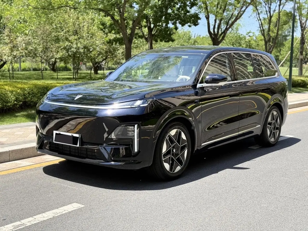 Open image lightbox: ChangAn Deepal 2026 S09 Rear Drive Ultra Long Range Automatic Gear