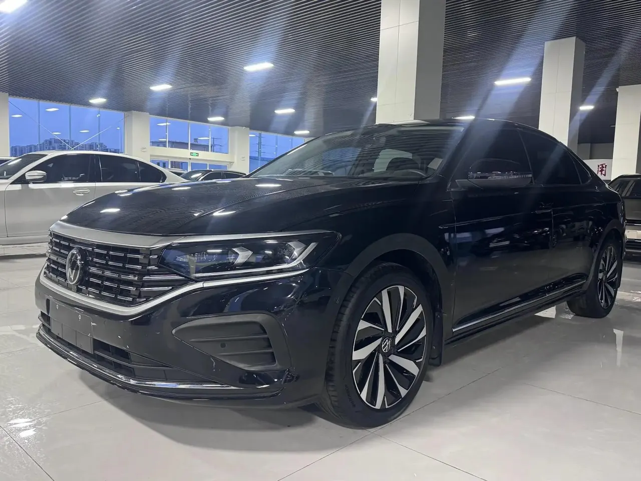 Passat 2023 330TSI Deluxe Edition - View 1