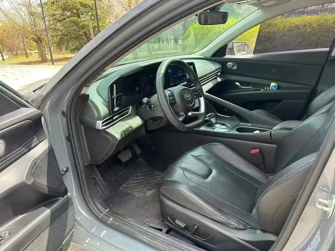 Elantra 2022 1.5L CVT Luxury Edition 5
