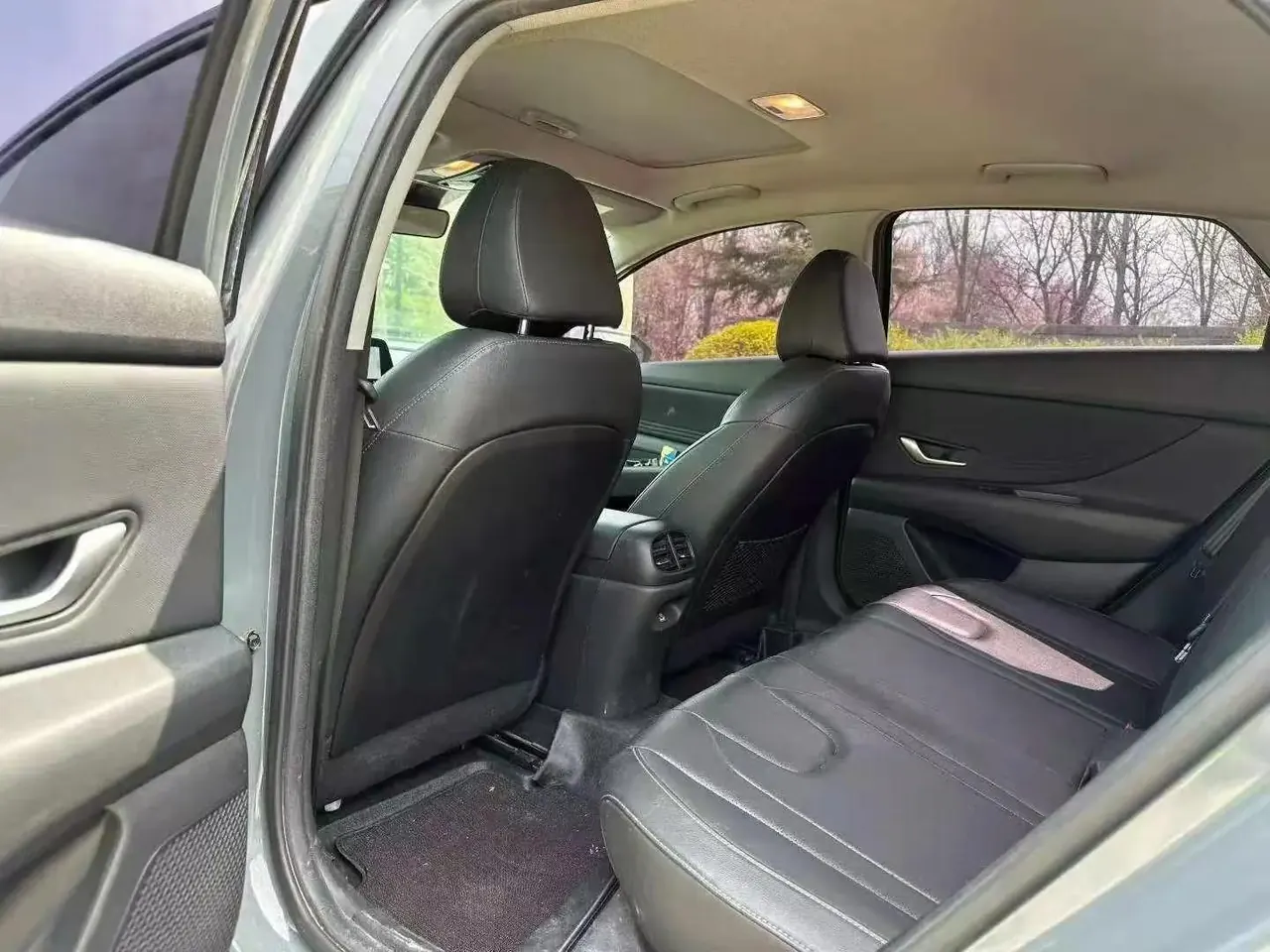Elantra 2022 1.5L CVT Luxury Edition 6