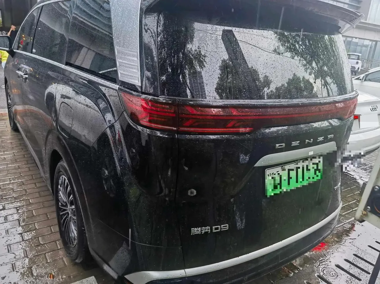 Denza D9 2022 DM-i 970 Four-Wheel-Drive Prestige Model 3
