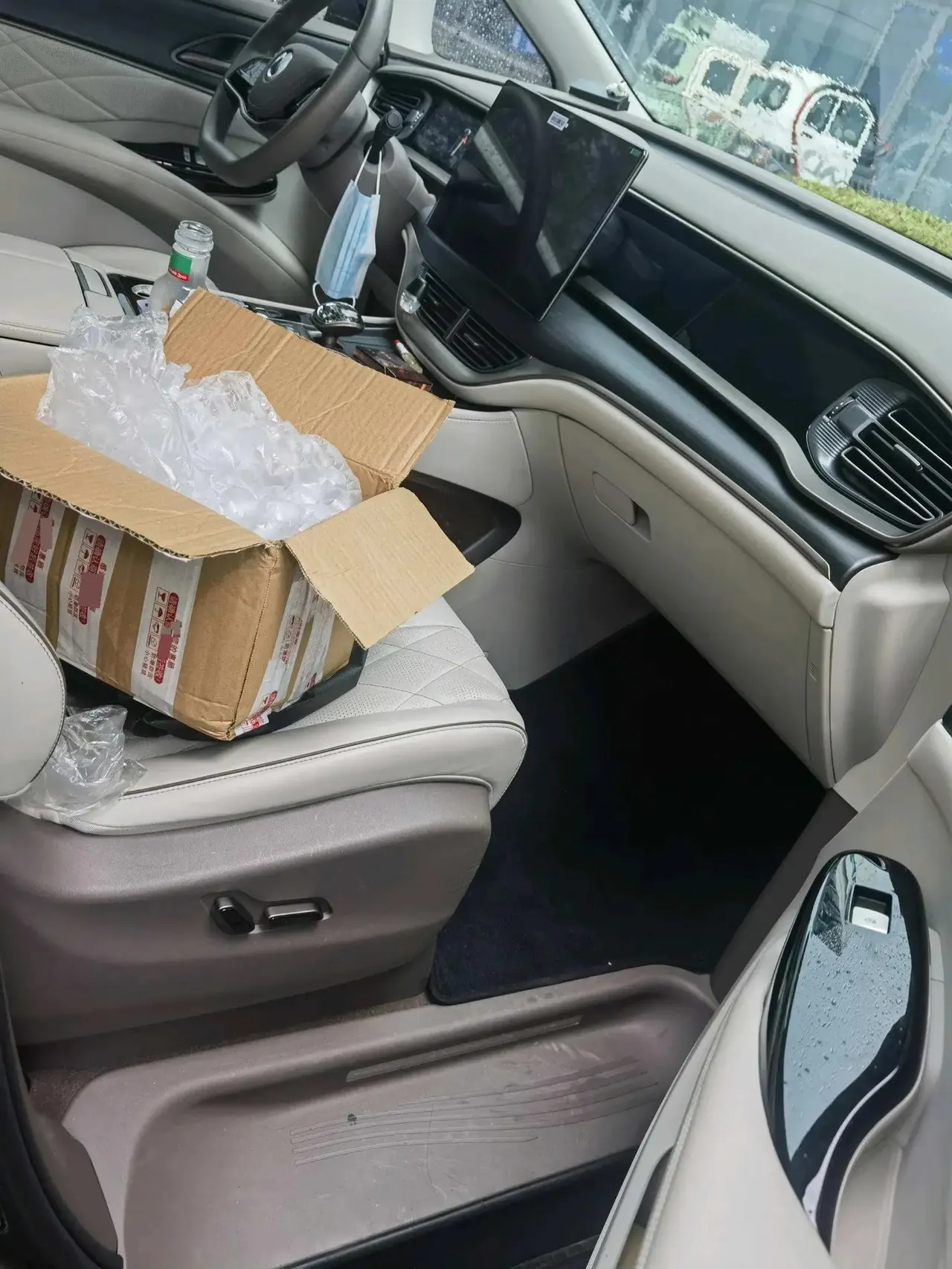 Denza D9 2022 DM-i 970 Four-Wheel-Drive Prestige Model 6