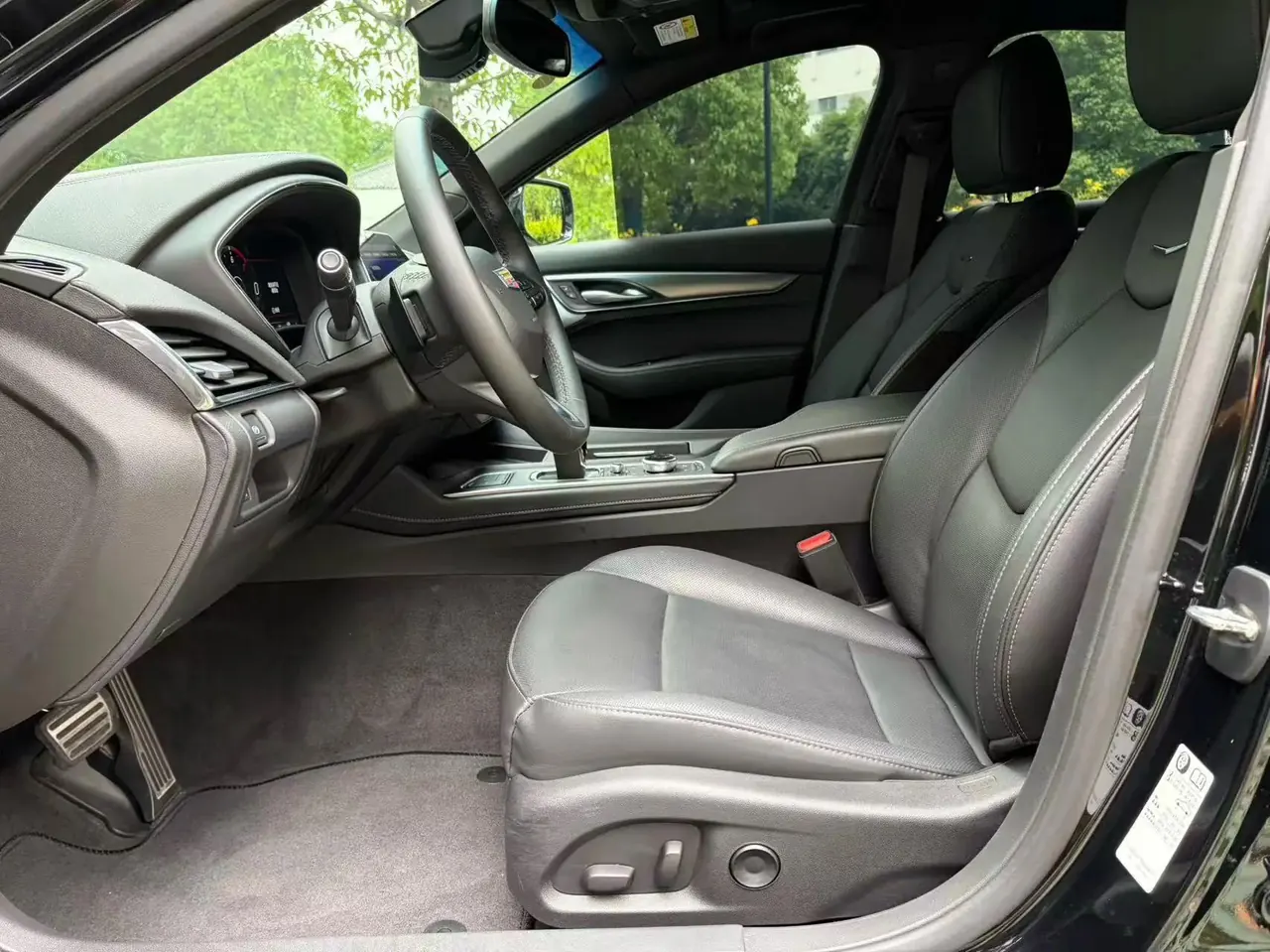 Cadillac CT5 2023 28T Honorable Model 4