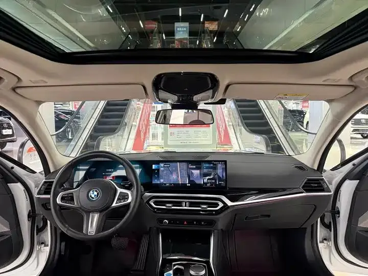 BMW i3 2024 eDrive 35 L 8