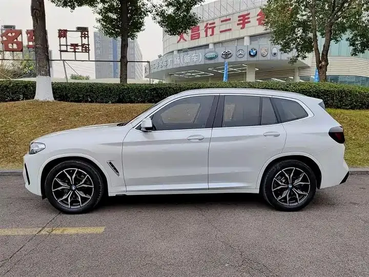 BMW X3 2022 xDrive25i M sports suit 3