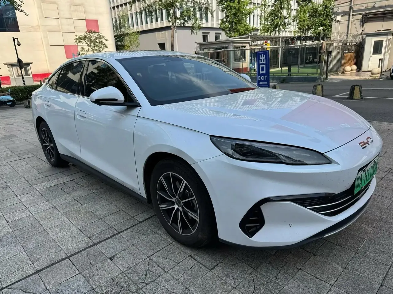 BYD 2023 Qin PLUS DM-i 1.5 stepless champion version excellent 120KM automatic gear 2