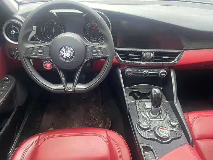 Giulia Juliet 2019 2.0T 280HP Black Package Black Standard Limited Edition 4