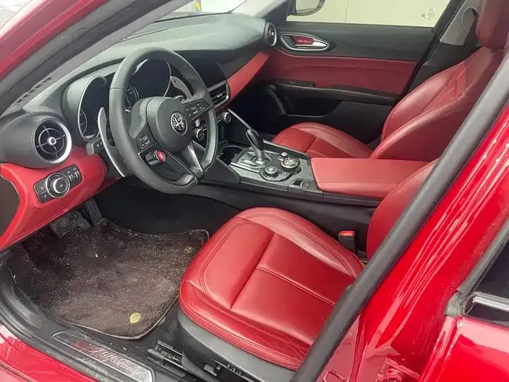 Giulia Juliet 2019 2.0T 280HP Black Package Black Standard Limited Edition 5