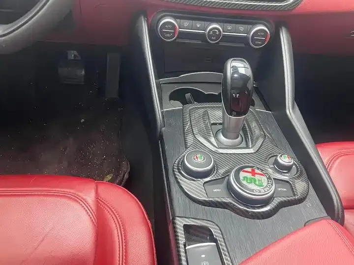 Giulia Juliet 2019 2.0T 280HP Black Package Black Standard Limited Edition 7