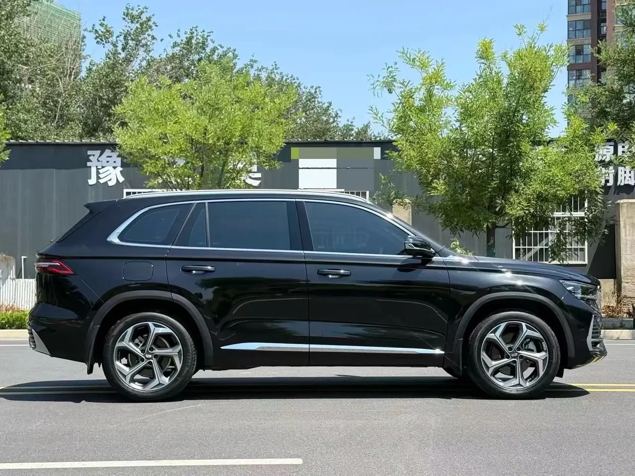 XingyueL (Monjaro) 2024 model, 2.0TD high-power automatic two-wheel-drive Cloud Rising Edition 8