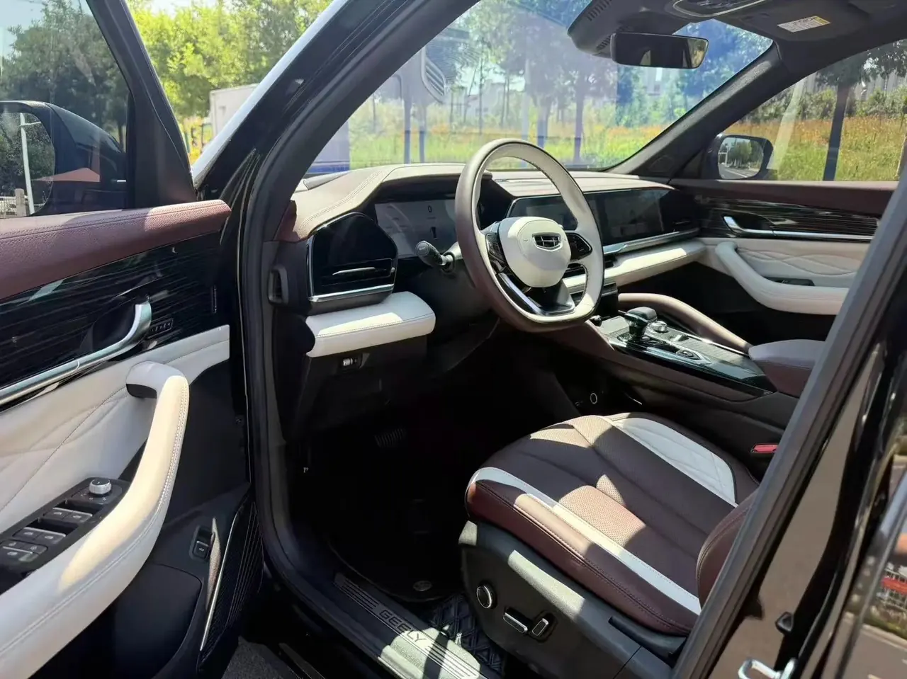 XingyueL (Monjaro) 2024 model, 2.0TD high-power automatic two-wheel-drive Cloud Rising Edition 9