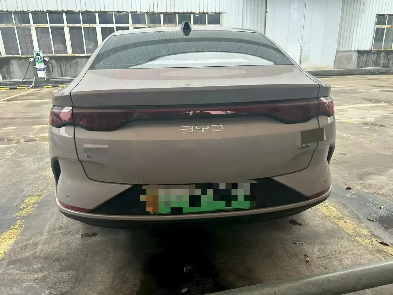 BYD 2025 Qin L EV 545KM cloud chariot type automatic gear 4