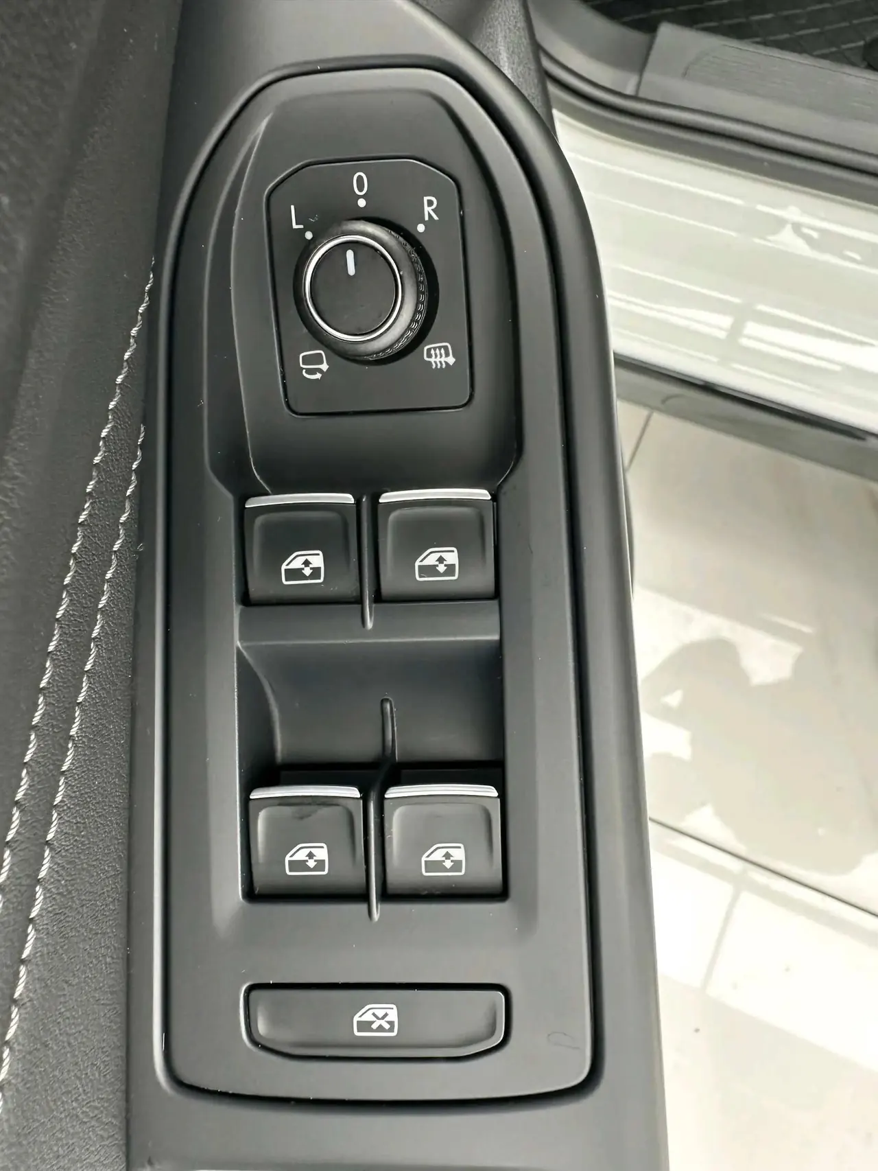 Volkswagen 2023 Golf 8 R-Line 1.4TSI 280TSI Lite Automatic 12