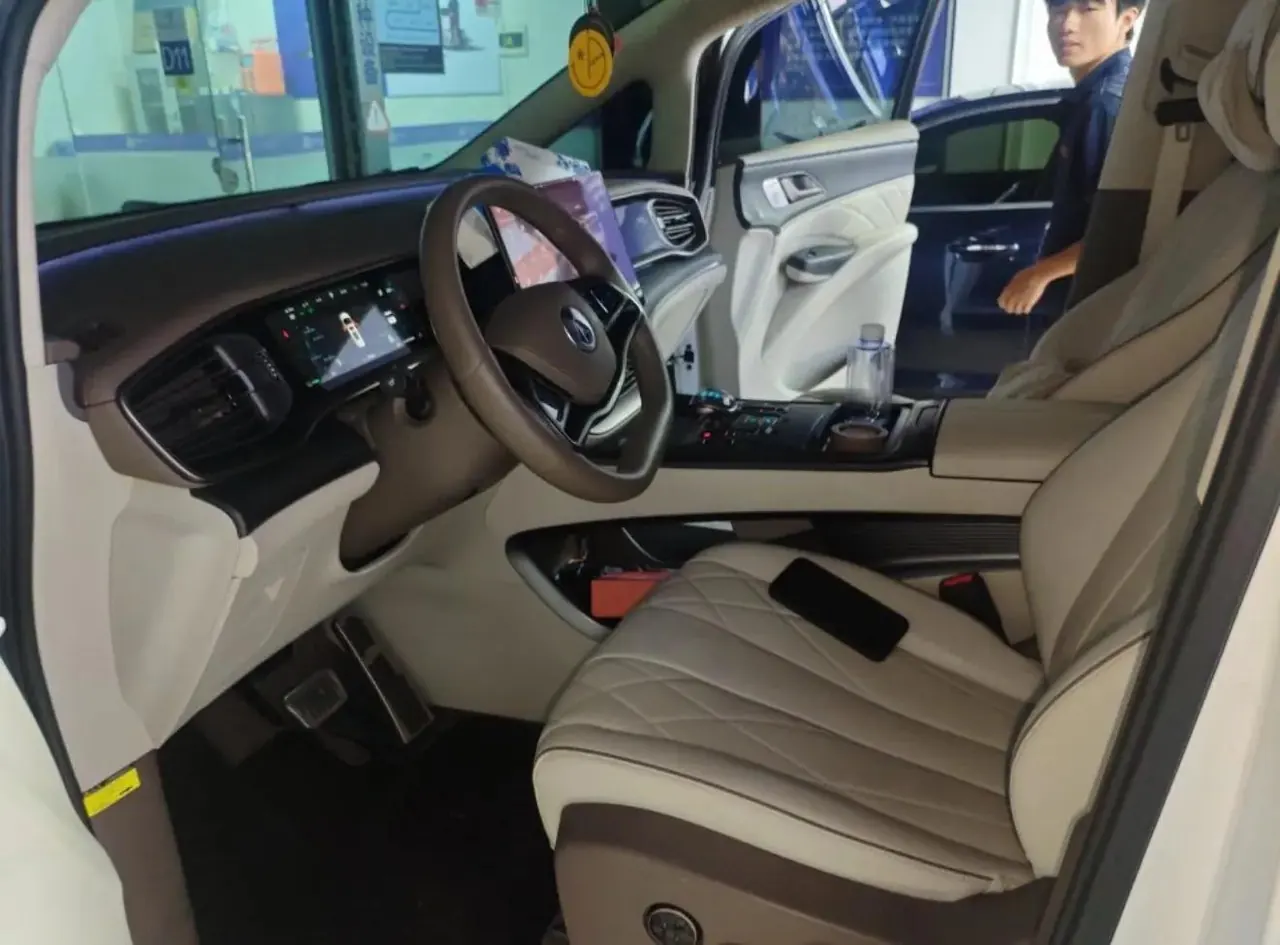 Denza D9 2022 DM-i 970 Four-Wheel-Drive Flagship Model 2