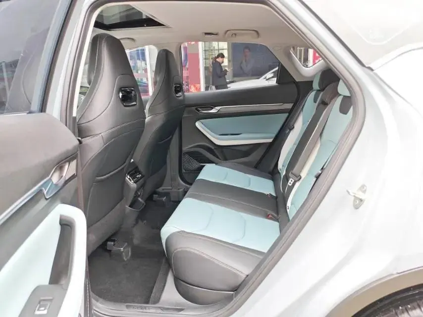 Emgrand S 2022 1.4T CVT Crossover Player Edition 9