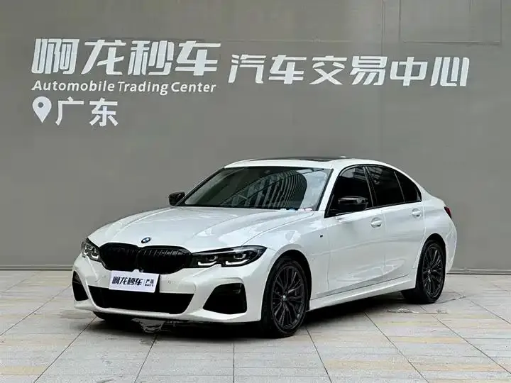 Открыть галерею: BMW 3 Series 2022 325i M Sports Night Suit