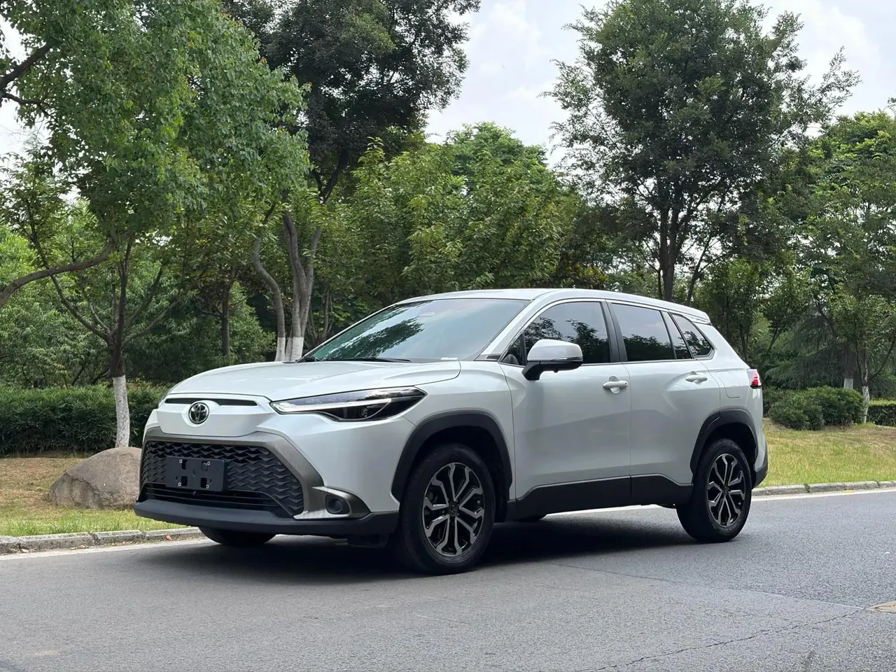 Toyota 2024 Frontlander 2.0 CVT Luxury Edition Automatic - View 1