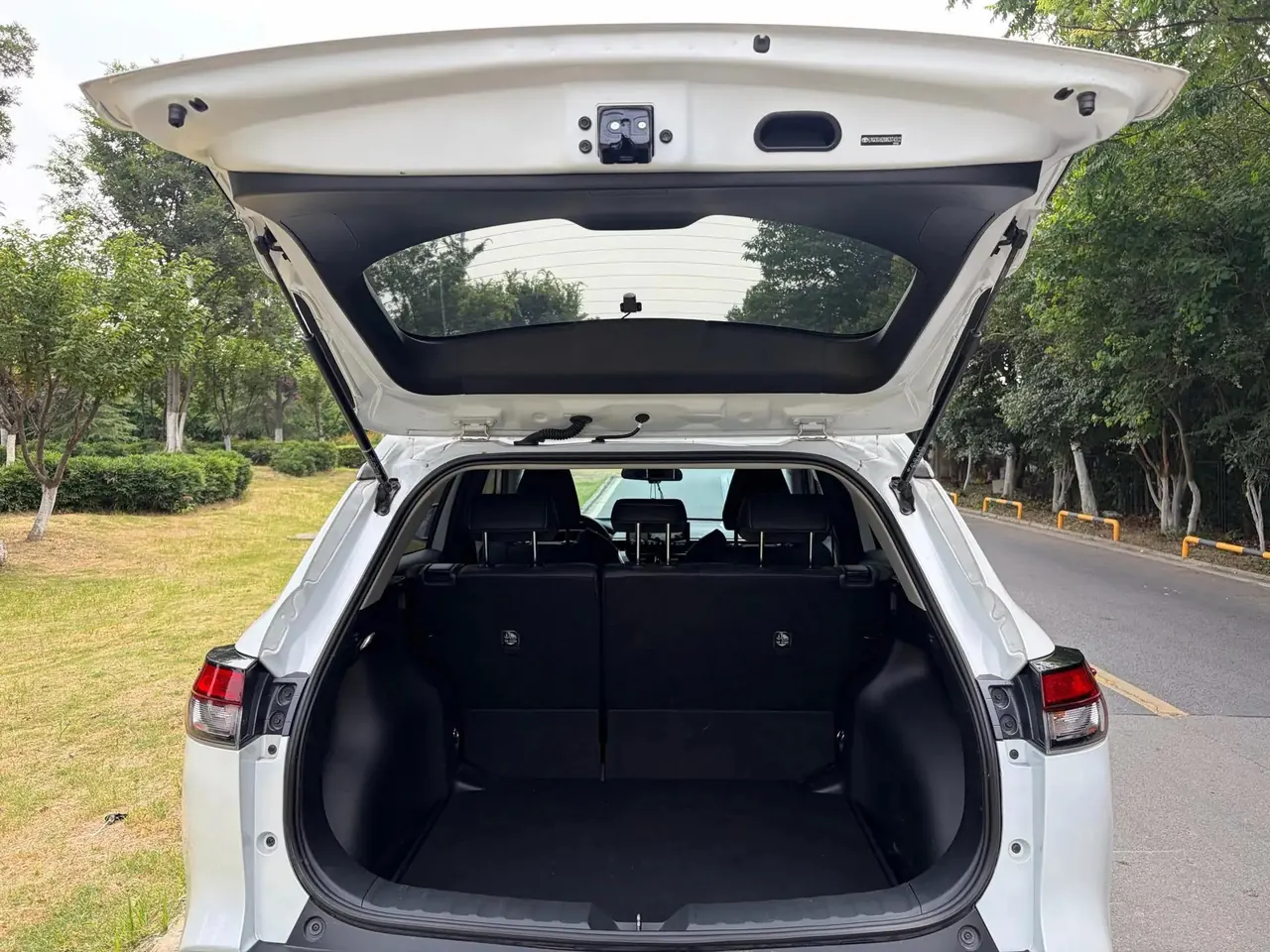 Toyota 2024 Frontlander 2.0 CVT Luxury Edition Automatic 10