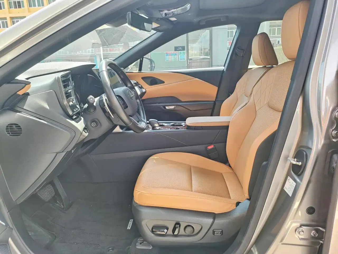 Lexus RX 2023 350h Two-Drive Enjoy Edition 4