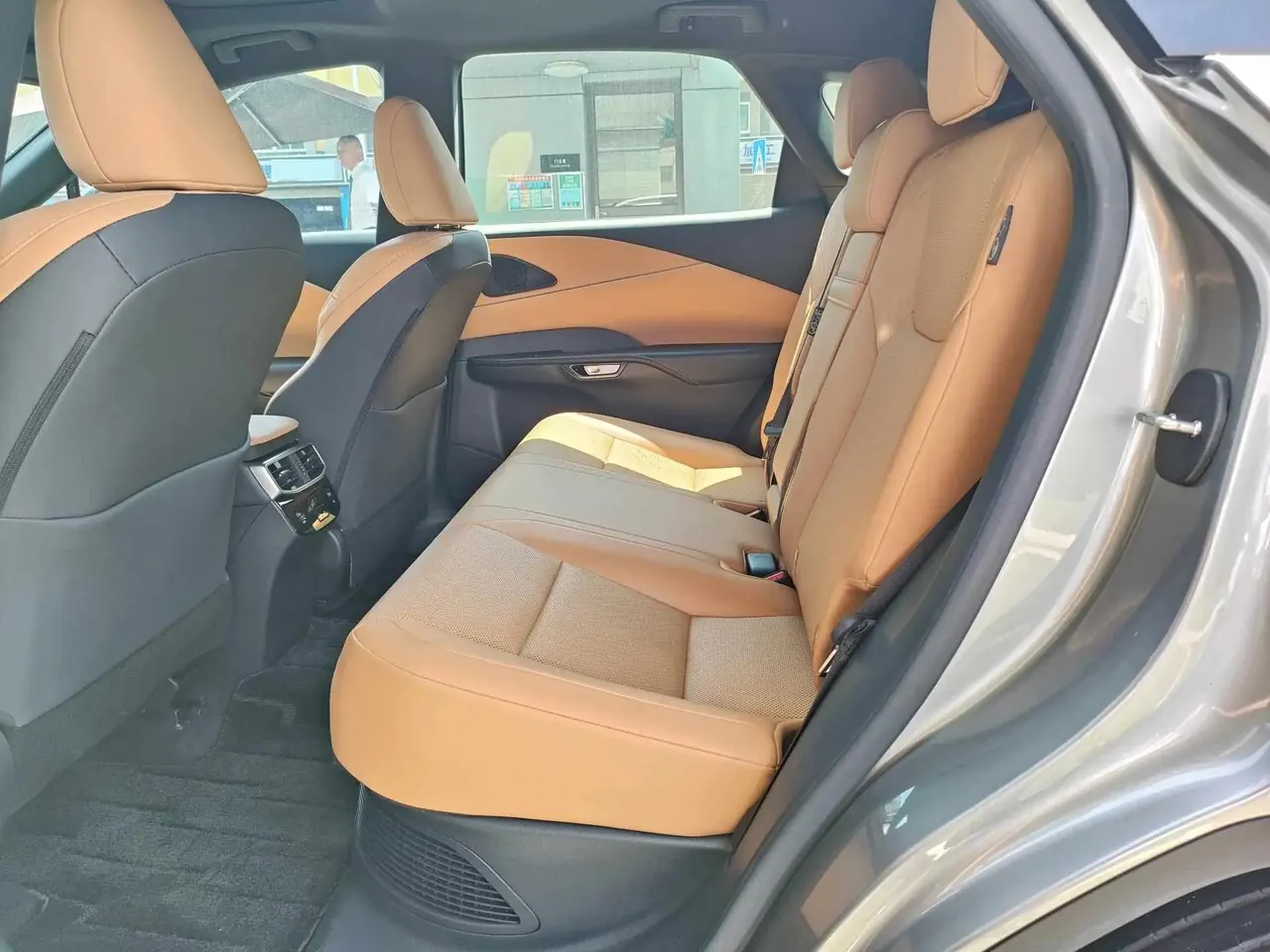 Lexus RX 2023 350h Two-Drive Enjoy Edition 6