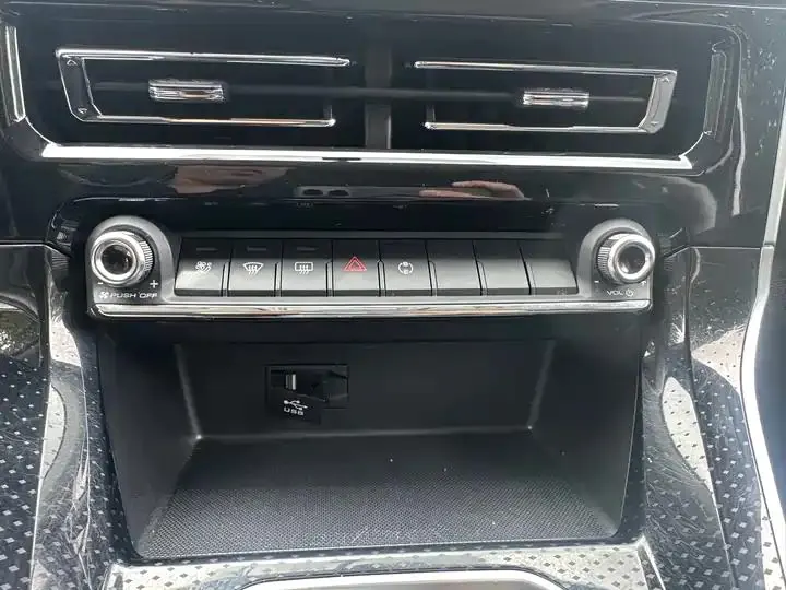 Haval M6 2021 PLUS 1.5T DCT Deluxe Zhilian 10