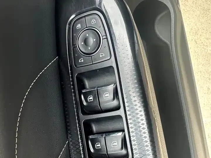 Haval M6 2021 PLUS 1.5T DCT Deluxe Zhilian 4