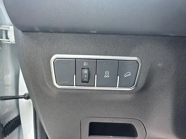 Haval M6 2021 PLUS 1.5T DCT Deluxe Zhilian 5