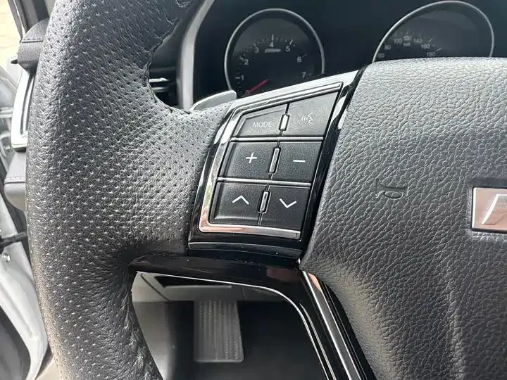 Haval M6 2021 PLUS 1.5T DCT Deluxe Zhilian 6