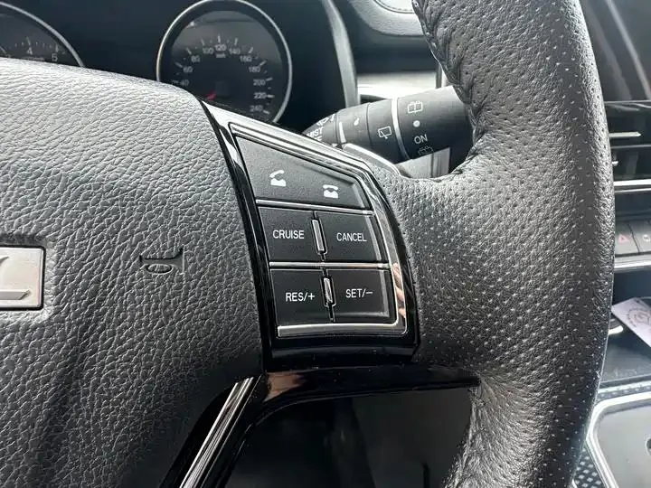 Haval M6 2021 PLUS 1.5T DCT Deluxe Zhilian 7