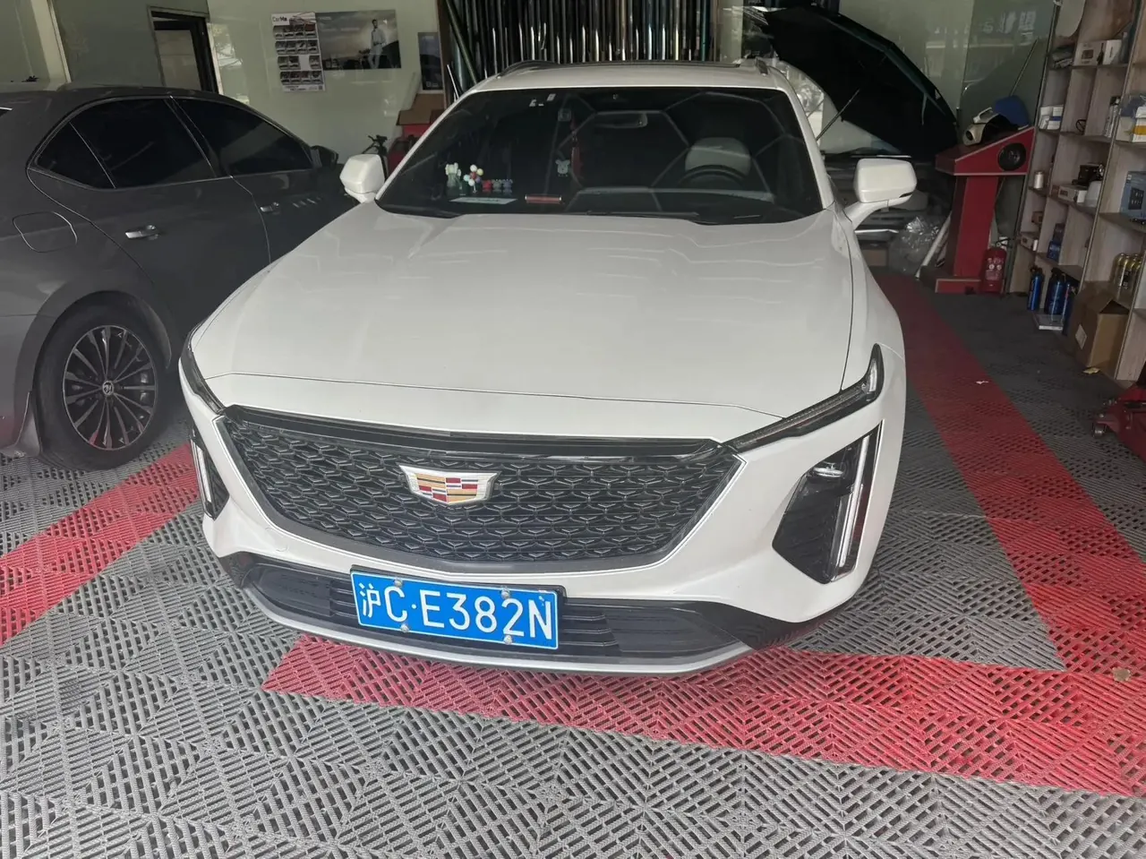 Cadillac GT4 2023 25T Luxury Model 2