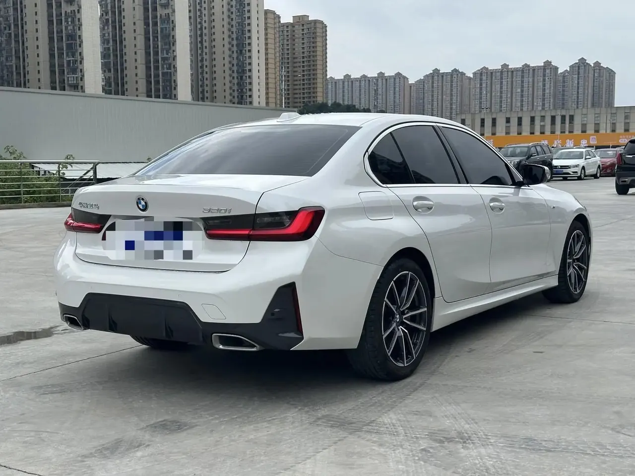 BMW 3 Series 2023 320i M Sports Suit 4