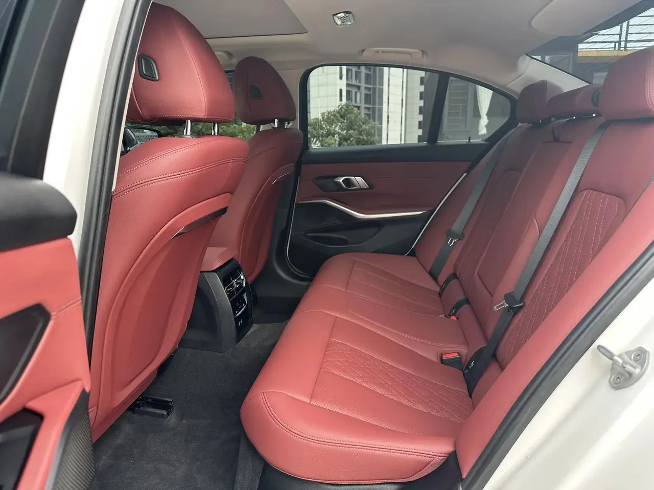 BMW 3 Series 2023 320i M Sports Suit 6