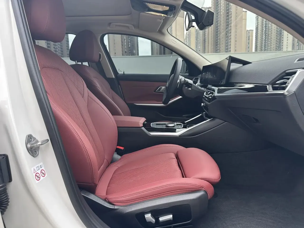 BMW 3 Series 2023 320i M Sports Suit 8