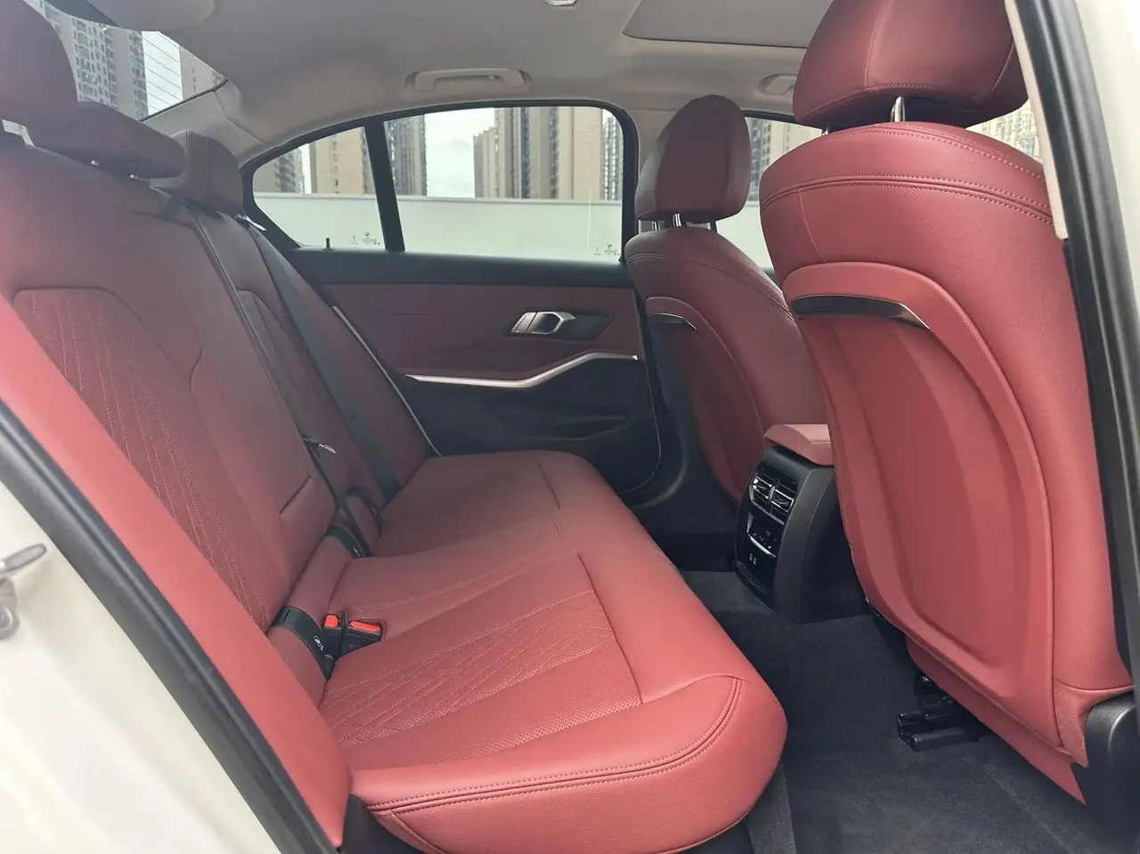 BMW 3 Series 2023 320i M Sports Suit 9