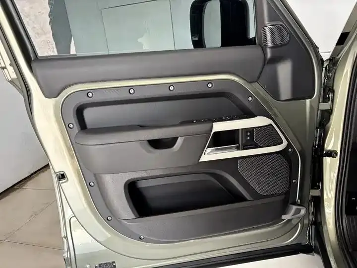 Land Rover Guard 2023 110 3.0T P400 Diablo Special Edition 10