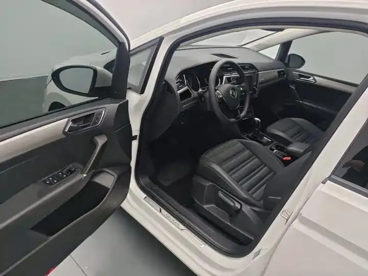 Touran 2021 Touran L 280TSI DSG Comfort Edition 7 16