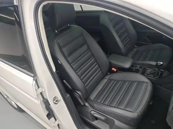 Touran 2021 Touran L 280TSI DSG Comfort Edition 7 25