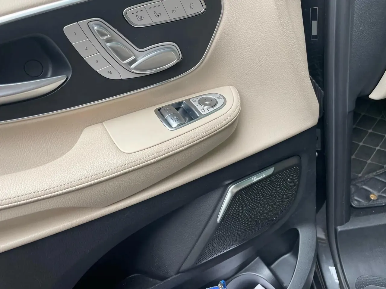 Mercedes Benz V 2022V 260 L 2.0T Deluxe Edition Automatic Gear 10
