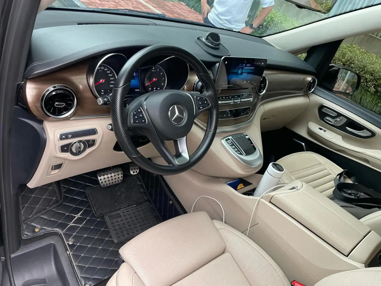 Mercedes Benz V 2022V 260 L 2.0T Deluxe Edition Automatic Gear 12