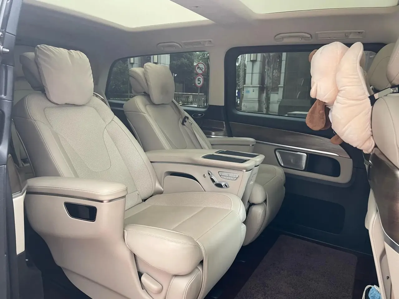 Mercedes Benz V 2022V 260 L 2.0T Deluxe Edition Automatic Gear 6