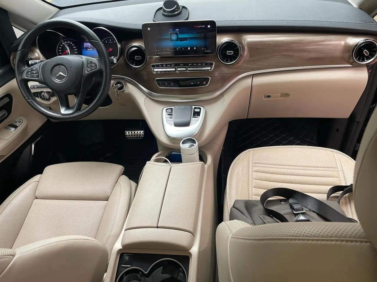 Mercedes Benz V 2022V 260 L 2.0T Deluxe Edition Automatic Gear 7