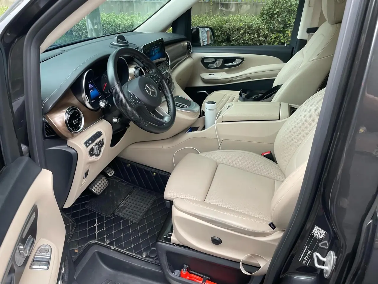 Mercedes Benz V 2022V 260 L 2.0T Deluxe Edition Automatic Gear 8