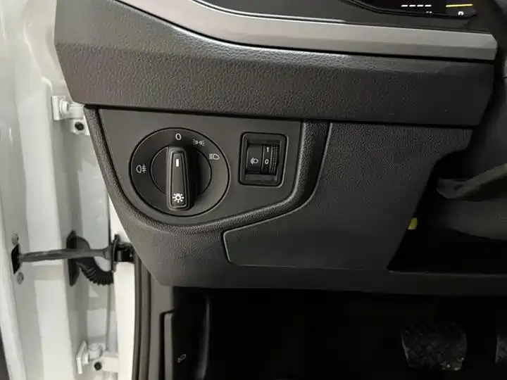 Polo 2023 Model Facelift Plus 1.5L Automatic Joyful Living Edition 2