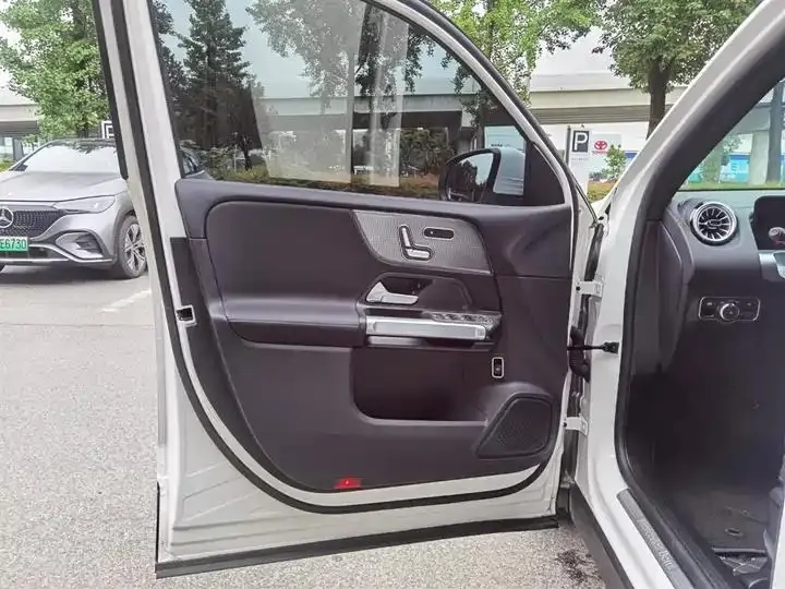 Mercedes Benz GLB 2023 GLB 220 Fashion 11