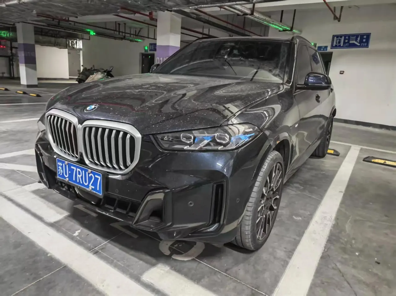 BMW 2023 X5 xDrive40Li 48V 3.0T M sports obsidian night suit automatic gear - View 1