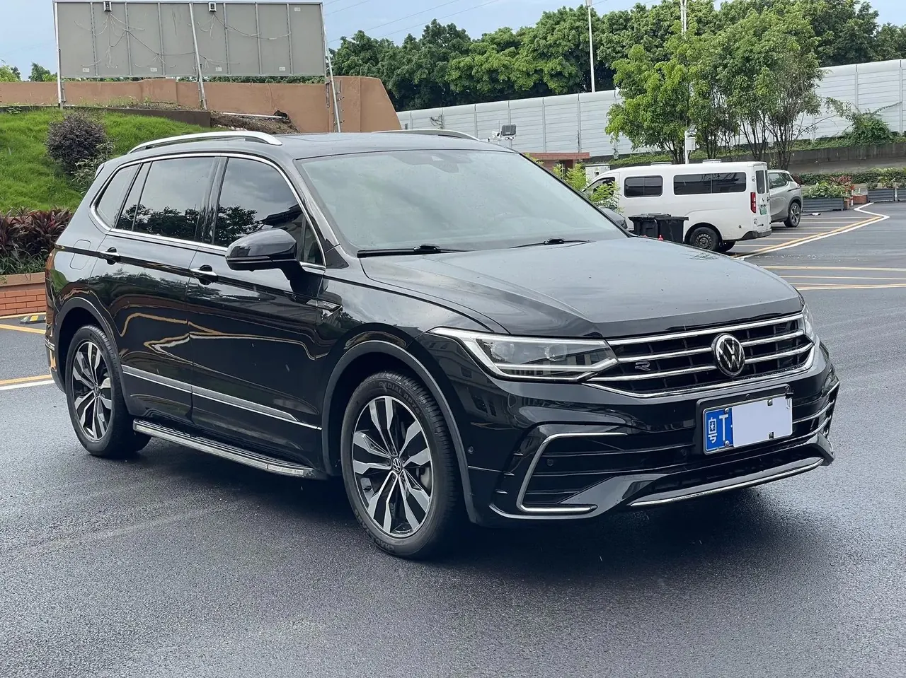 Touareg L 2022, 330 TSI, Automatic, Two‑Wheel Drive, R-Line Luxury Plus Edition 3